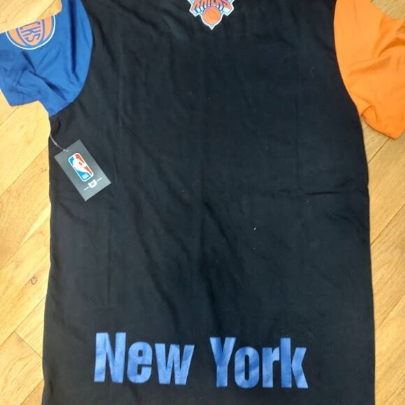 New York Knicks NBA Men's Med T Shirt Black Blue Orange Rare Find New - Picture 4 of 12